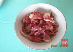 肉丝炒蒜黄的做法图解2