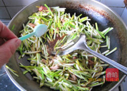 肉丝炒蒜黄的做法图解7