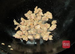 红萝卜炒鸡丁的做法图解4