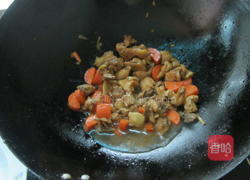 红萝卜炒鸡丁的做法图解6