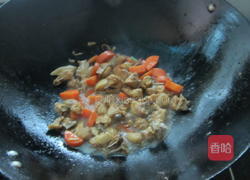 红萝卜炒鸡丁的做法图解7