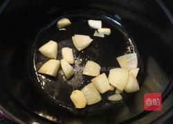 孜然豌豆羊肉煲的做法图解1