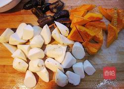 南瓜蜜枣炖芋头的做法图解2