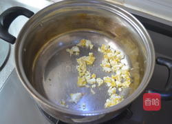 咸蛋果仁粥的做法图解3