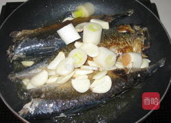 蒜蓉辣酱炖青鱼的做法图解5