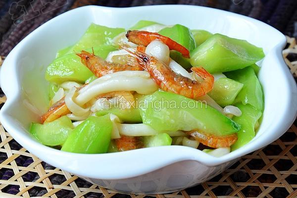 虾干白玉菇烩丝瓜