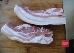 红酒红烧肉的做法图解1