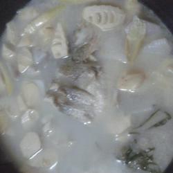 春笋芋艿鲈鱼汤的做法[图]