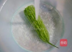 榨菜炒苦瓜的做法图解2