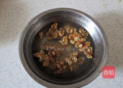 莴笋酿桃仁的做法图解2