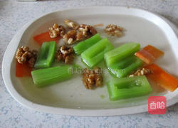 莴笋酿桃仁的做法图解7