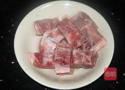 牛肝菌猪骨汤的做法图解1