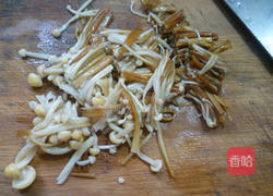 黄金针菇拌菜芯干的做法图解5