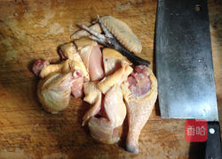 莲子百合煲鸡汤的做法图解2