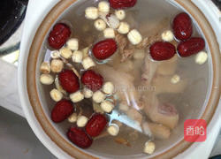 莲子百合煲鸡汤的做法图解5