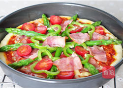 培根彩蔬薄脆披萨的做法图解11