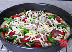 培根彩蔬薄脆披萨的做法图解12