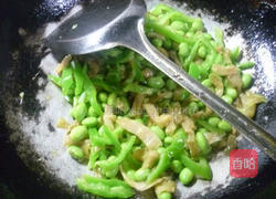 青椒榨菜炒毛豆的做法图解11