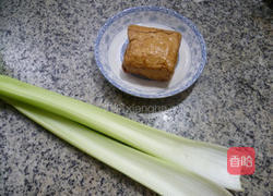 西芹炒香干的做法图解1