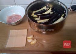 虾仁蒸茄子的做法图解1