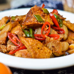 五花肉烧豆腐的做法[图]