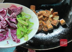 紫包菜炒卤豆腐的做法图解4