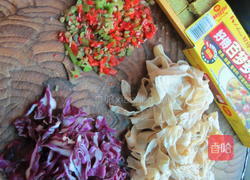 咖喱包菜腐竹的做法图解1