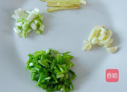 麻辣鸡腿豆腐的做法图解2