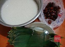 蜜枣牛角粽子的做法图解1