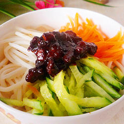肉丁炸酱面的做法[图]