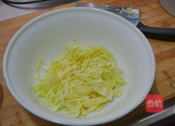 腐竹木耳拌包菜的做法图解2