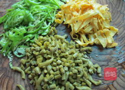 咸豆角炒蛋丝的做法图解2