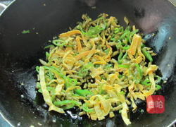 咸豆角炒蛋丝的做法图解7