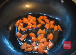 红萝卜炒土豆的做法图解3