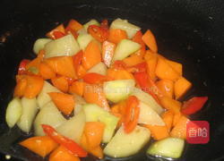 红萝卜炒土豆的做法图解6