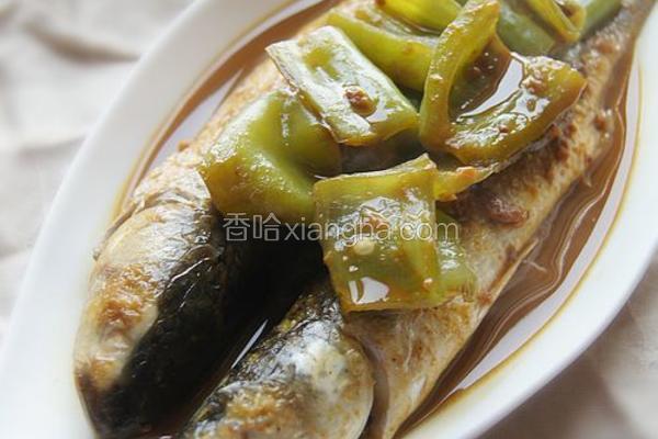 青椒烧小鲫鱼