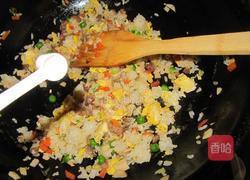 五彩蛋炒饭的做法图解17