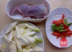 黑椒猪舌炒茭白的做法图解1