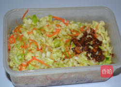 包菜胡萝卜酱肉包子的做法图解3