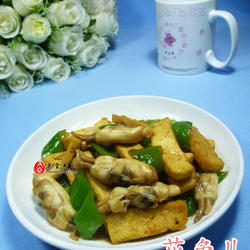 青椒蛏子炒豆腐的做法[图]