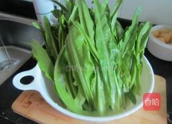 鲮鱼豆豉炒油麦菜的做法图解2