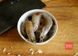 包菜炒大虾的做法图解2