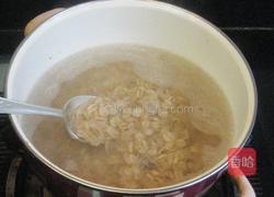 鸡蛋包菜麦片粥的做法图解3