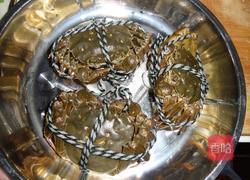 葱油大闸蟹的做法图解1