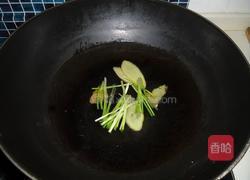 葱油大闸蟹的做法图解3