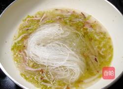 咸肉火腿白菜汤的做法图解6