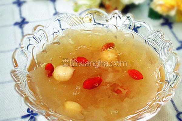 银耳莲子羹