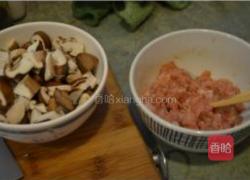 冬菇鸡蓉粥的做法图解2