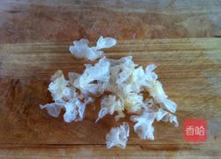 银耳黄瓜炒肉的做法图解3