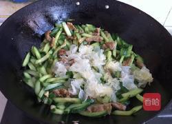 银耳黄瓜炒肉的做法图解8